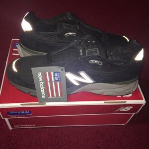 New Balance 990v4